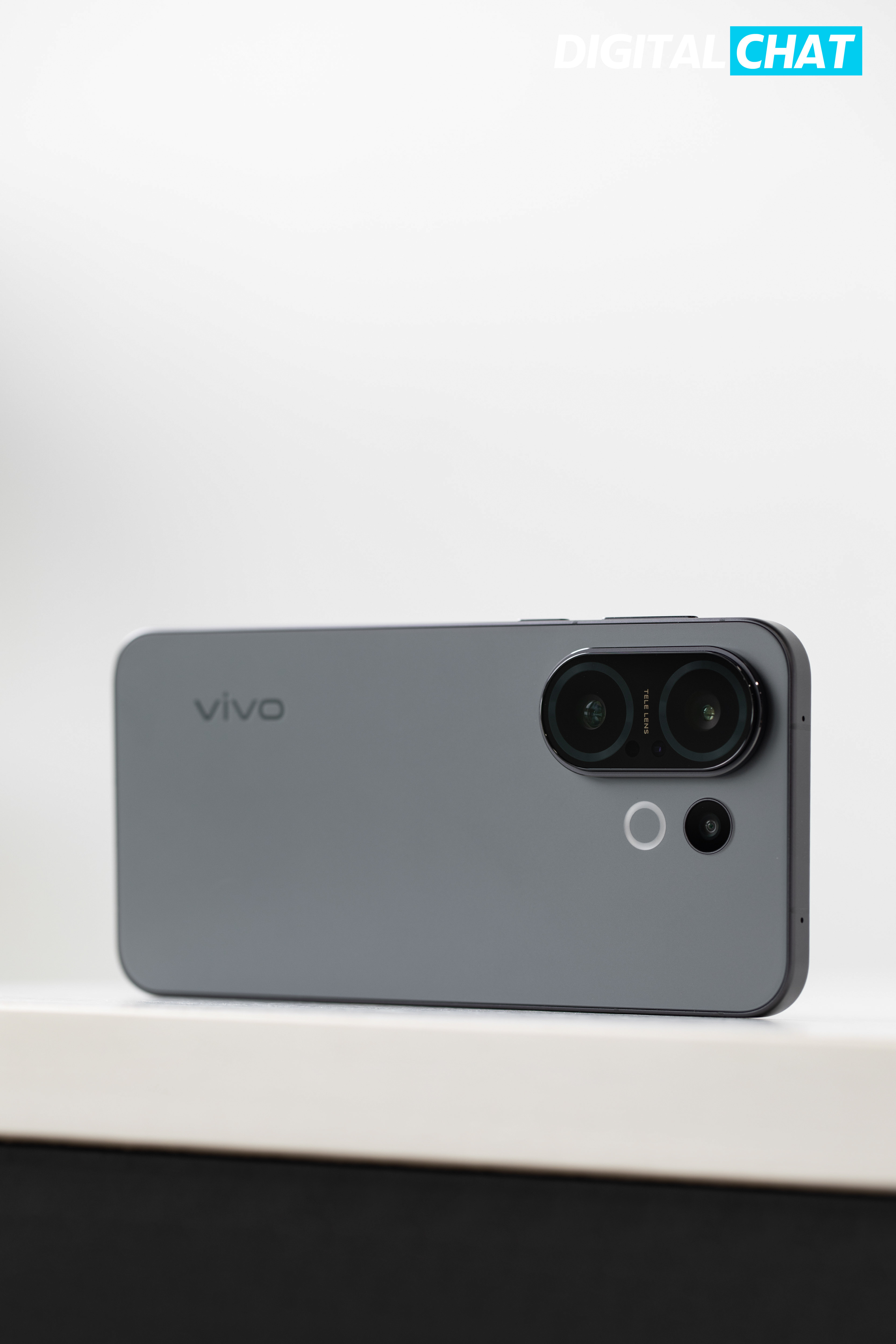 vivoS30Promini这个小直屏设计简直绝了，背面极简的玲珑小镜头