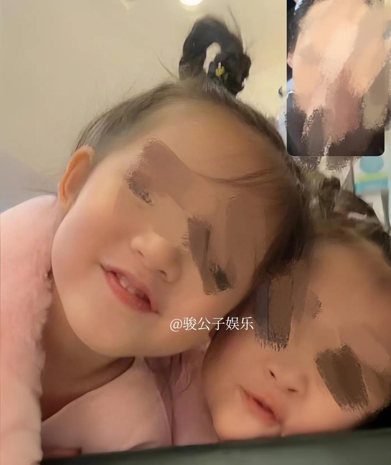 2025年5月29日，向佐分享了一张他与郭碧婷的合影，以及和孩子们视频通话的截图