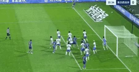 活久见！找平衡还能跨轮次的！天津津门虎2-0大连英博的比赛，刘祝润禁区内被放倒，