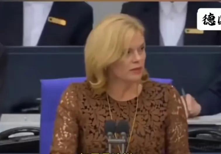 正义的裁决！德国议会强硬驱逐
