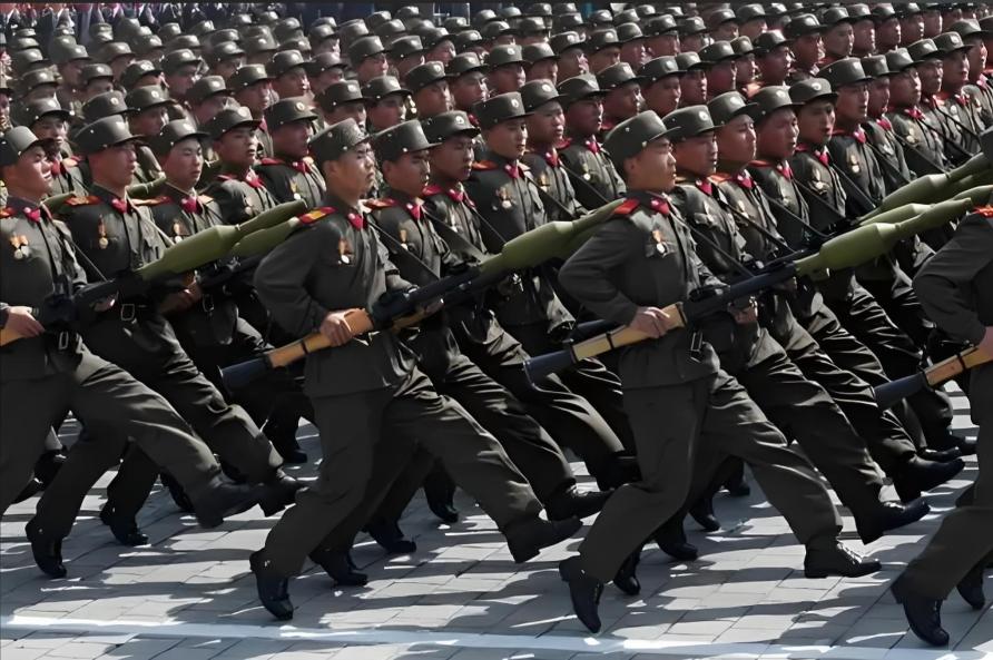 朝鲜那么落后，是如何能养起132万现役士兵的？ 提起朝鲜的军队规模，很多人第