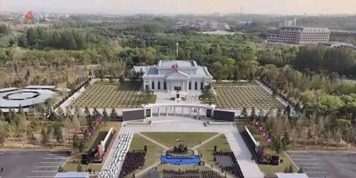 朝鲜这回不藏着掖着了，直接把赴俄参战的阵亡名单拍在了桌面上。2400人，这个数字