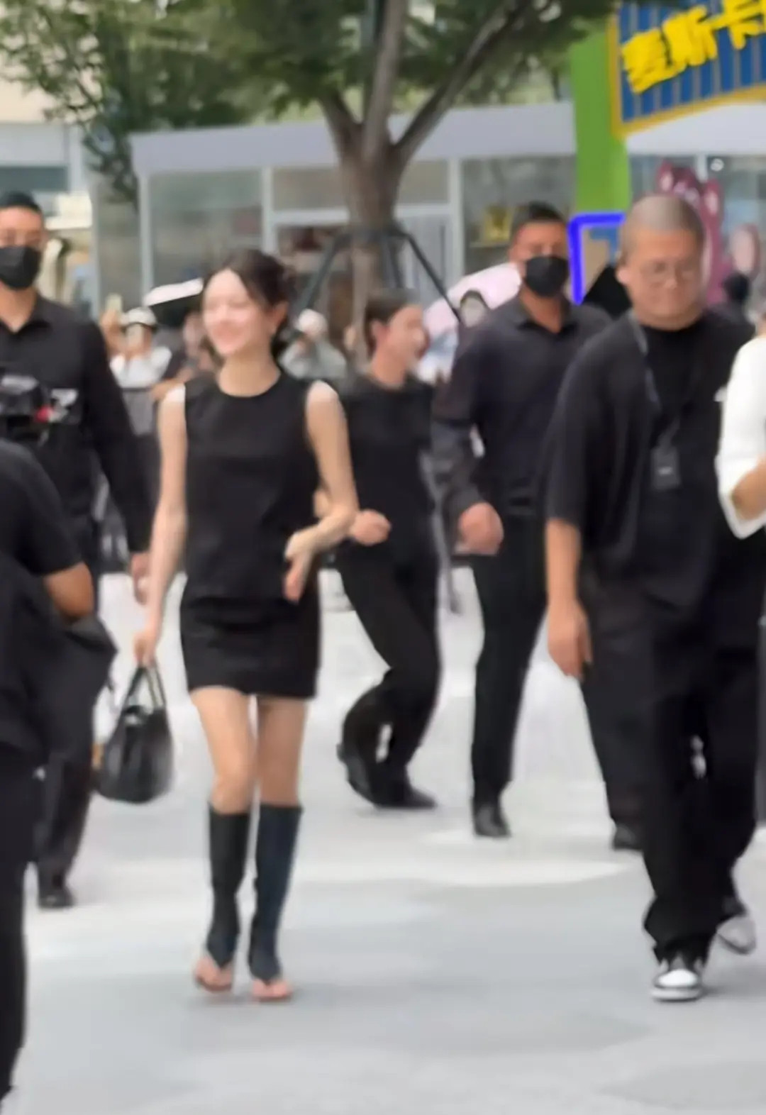 这个比例是认真的吗，是不是拍摄角度仙海​​​