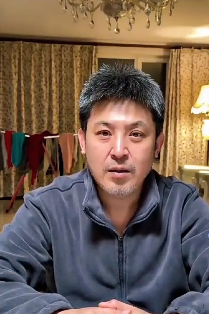 著名演员孙涛昨天下午在直播间澄清了关于在直播间力挺闫学晶的事情纯属子虚乌有，是个