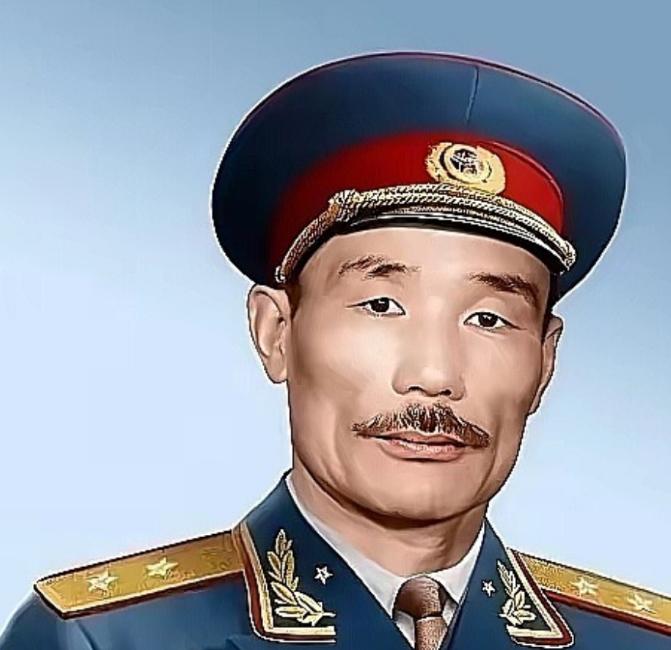 1978年，开国中将孙毅外出理发，剪完之后还觉得长，于是让理发小伙再修一修。没想