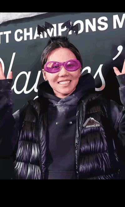 哈哈哈，被同同在蒙彼利埃晚宴上的动作、神态和装扮惹笑了![捂脸哭][大笑]同同一