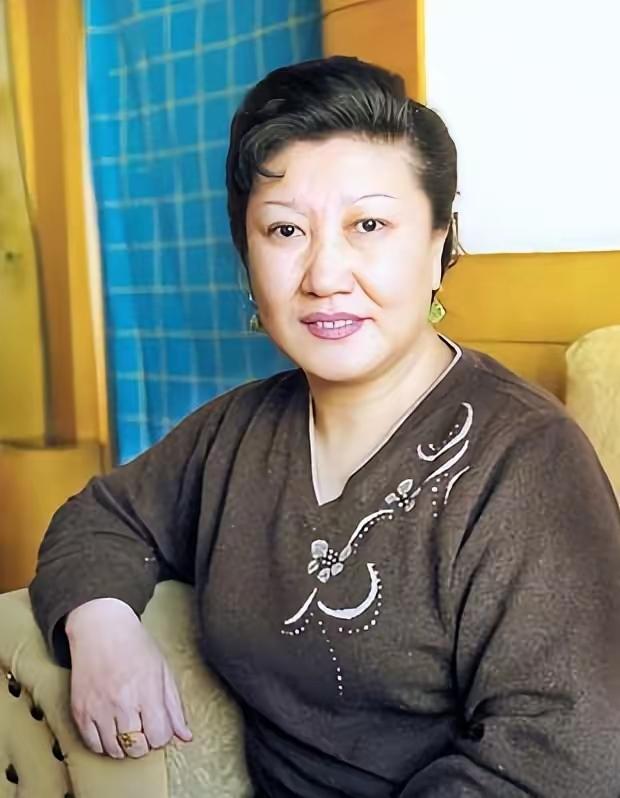 2005年，46岁的高秀敏因心脏病离世，留下长春、北京、珠海的七套房子和巨额存款