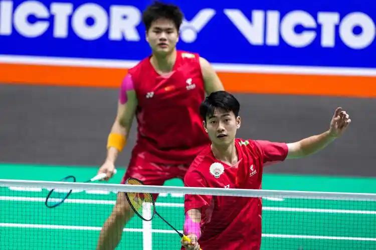 刚刚结束了一场2026年印度羽毛球公开赛男双决赛，男双世界排名第5的囯羽组合梁伟