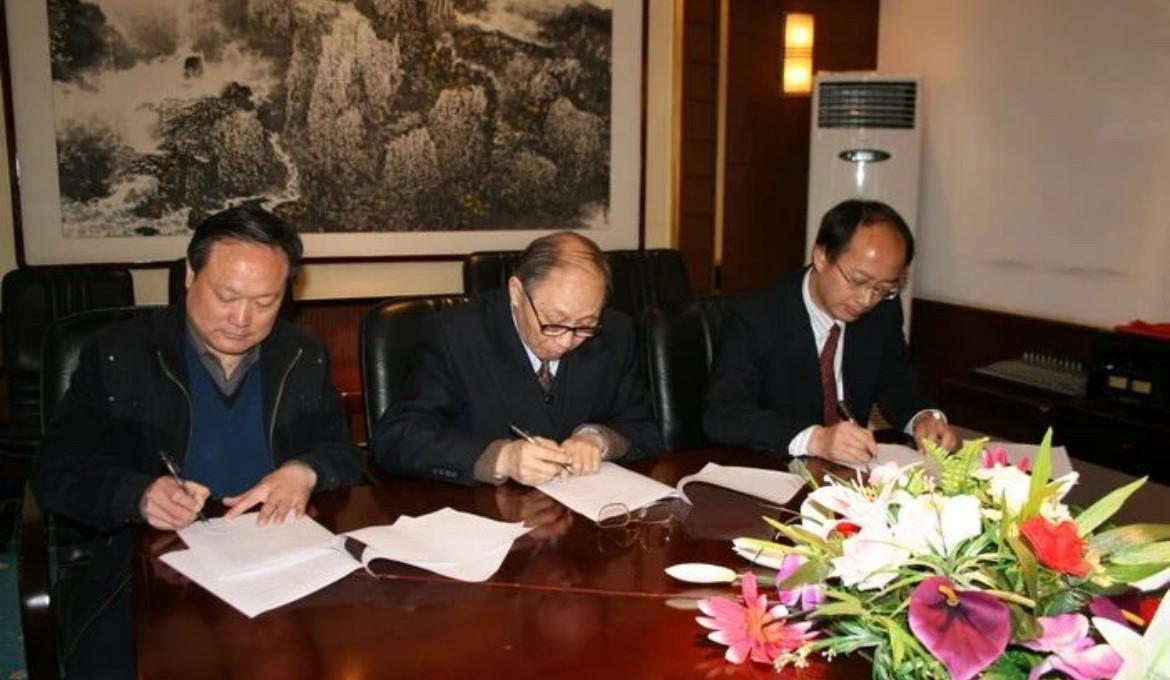 2008年4月，刘道玉先生回到家乡湖北襄阳，出席“‘刘道玉创造教育奖励基金’签