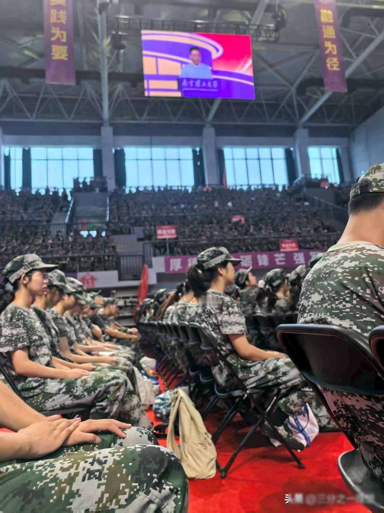 高一，物理，一个班42人，只有一人及格。高一班四十二人，物理成绩单一发下来