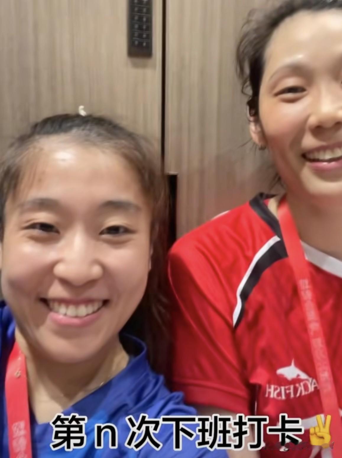 这就是朱婷的个人魅力啊！朱婷这届全运会又收获了一个忠实粉丝，河南女排的队友王思敏