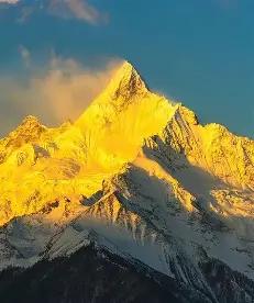 在很多退休老干部，简直成了儿女们的“金山银山”，儿女们围着转、哄着来，说白了，都