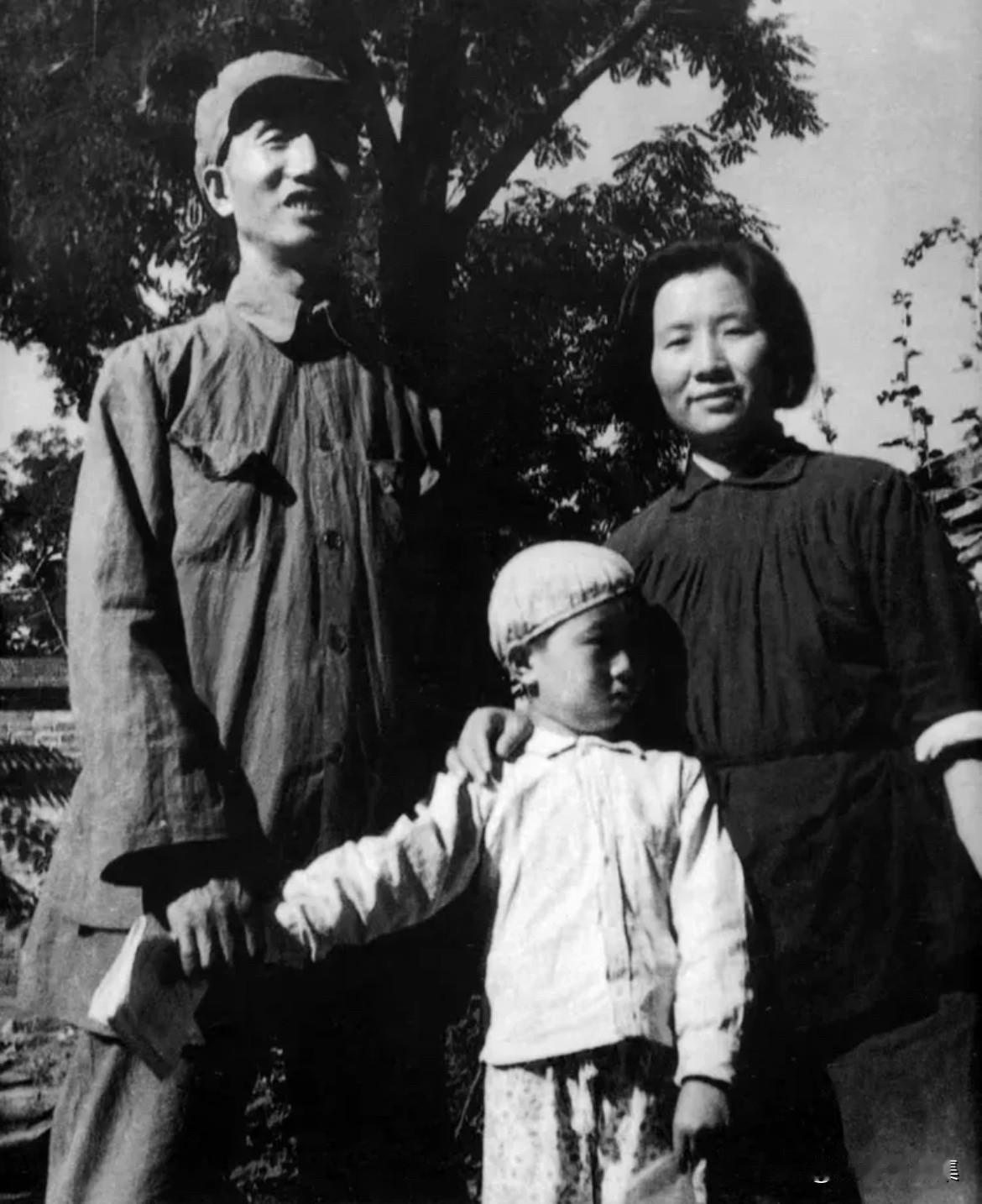 【开国功臣图片故事177】1949年6月，徐向前同志在历经近两年艰苦卓绝的山西