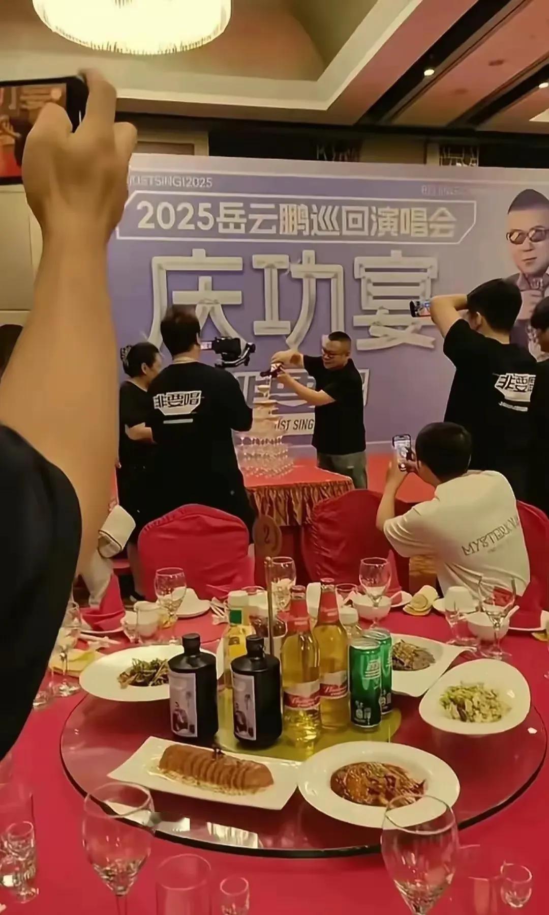 岳云鹏，真的不应该。一个当红相声演员，一个能开万人演唱会的人，居然能做到这么抠