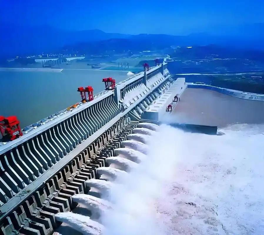 39万亿公斤江水压上175米，三峡大坝真正打败的不是西方，而是人类对大自然的傲慢
