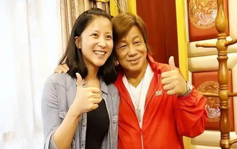 一看到“陈真”这两个字，很多人的脑海里，是不是立刻响起了“孩子，这是你的家”那熟