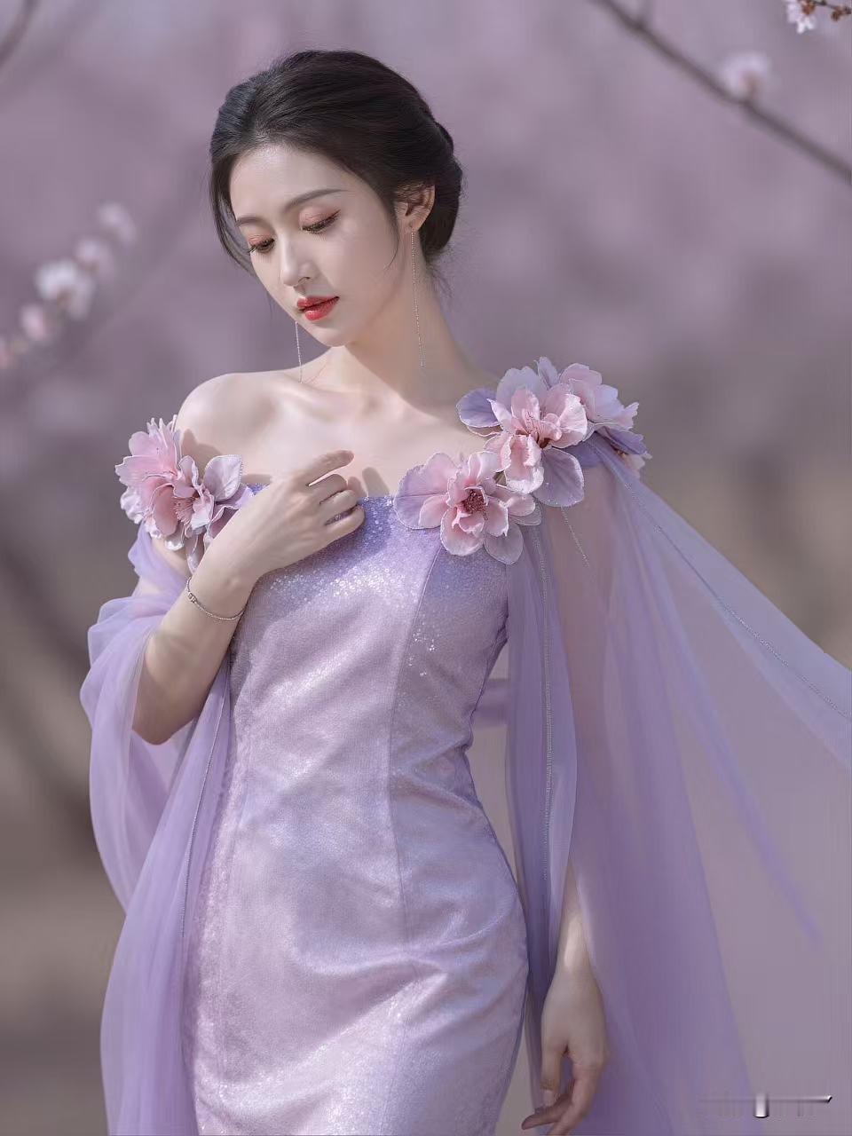 美艳动人太有韵味了！娇艳养眼美女绝世气质美人又飒又美的女人风韵迷人