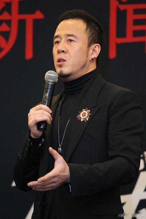 杨坤在沈阳的演唱会上，发生了一件让人匪夷所思的事情！杨坤在第八首歌曲的时候，突然