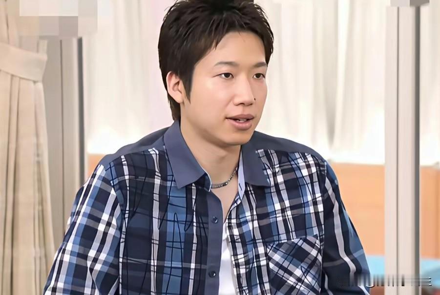 伦敦世乒赛，日本队输了以后，水谷隼踩着张本智和，吹他奥运金牌的含金量了！他说
