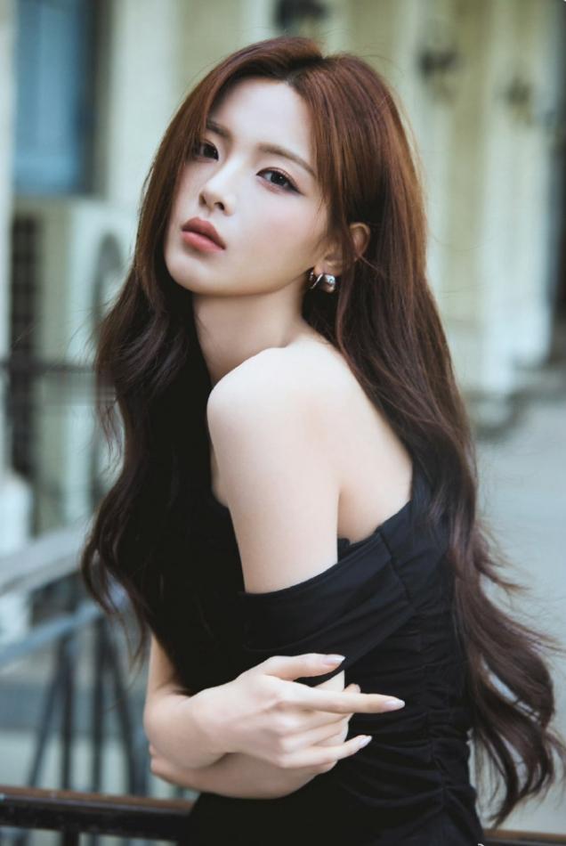 杨超越被爆签约虎鲸！据说虎鲸签约艺人还有赵露思，刘浩存，陈靖可，黄俊杰，刘些宁