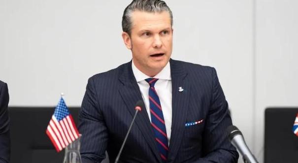 美国防长的话炸了锅：中美要是开打，20分钟内，他们的航母全得沉！还撂下一句句大