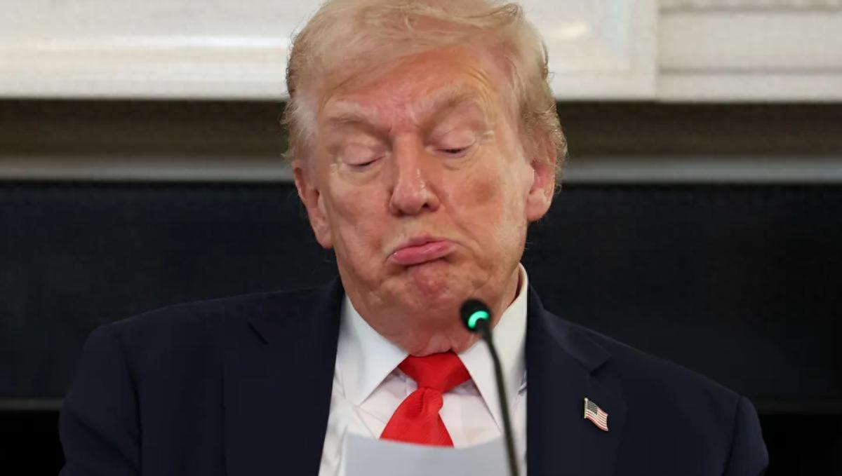 中方连发6条公告，白宫被迫深夜加班，特朗普一脸不爽却谨言慎行大清早，大家还在