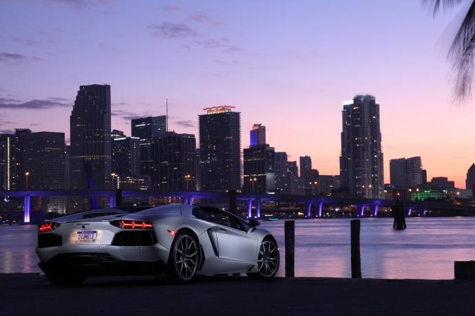 当V12遇上敞篷🏁兰博基尼AventadorRoadster卸下顶棚，