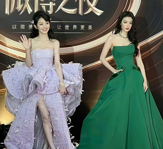 她们一起出席活动，王楚然这是啥表情！同为新生代演员，她好像比较自信，我看着还没有