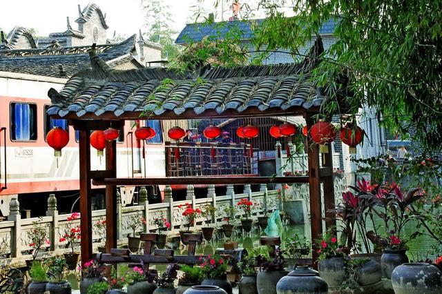 推荐 正文 南宁青瓦房古村落,是去年才兴建的古村农家乐,在原来古村