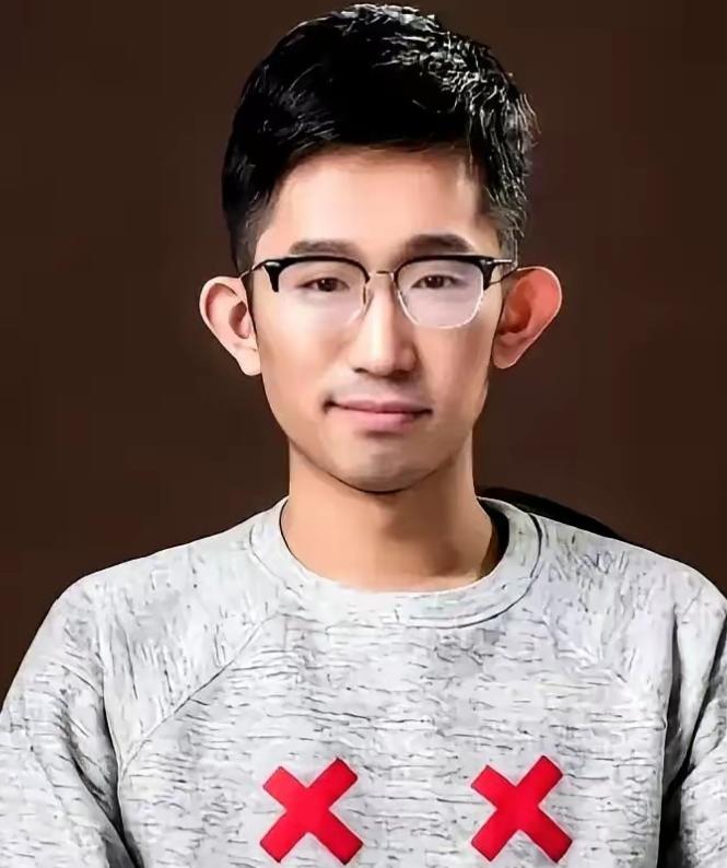 清华本硕毕业的杨奇函，上过综艺，脑子灵活，平时专门研究人情世故，谁都没想到，他会