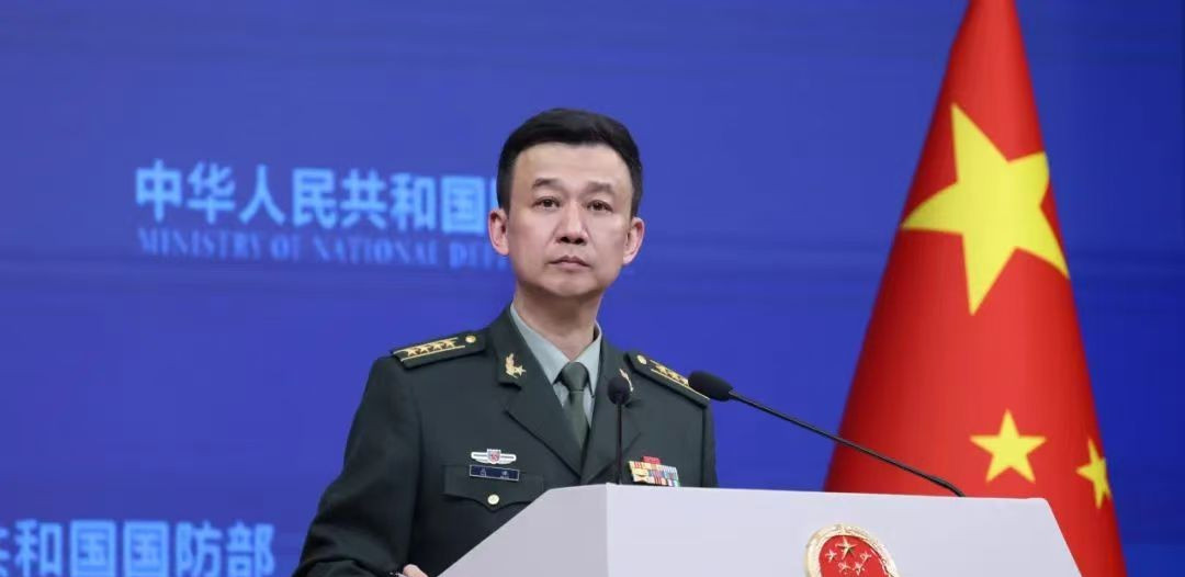 菲律宾非法登礁中方警告深夜里，中方突然发出一声炸雷般的警