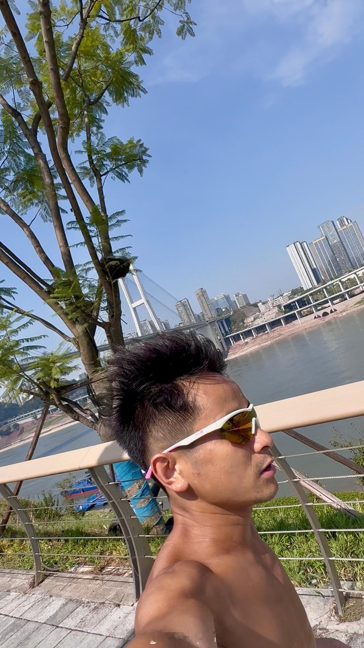 跑步重庆又38℃了，直晒起跑步安逸[大笑]运动生活跑步运动就是坚持减