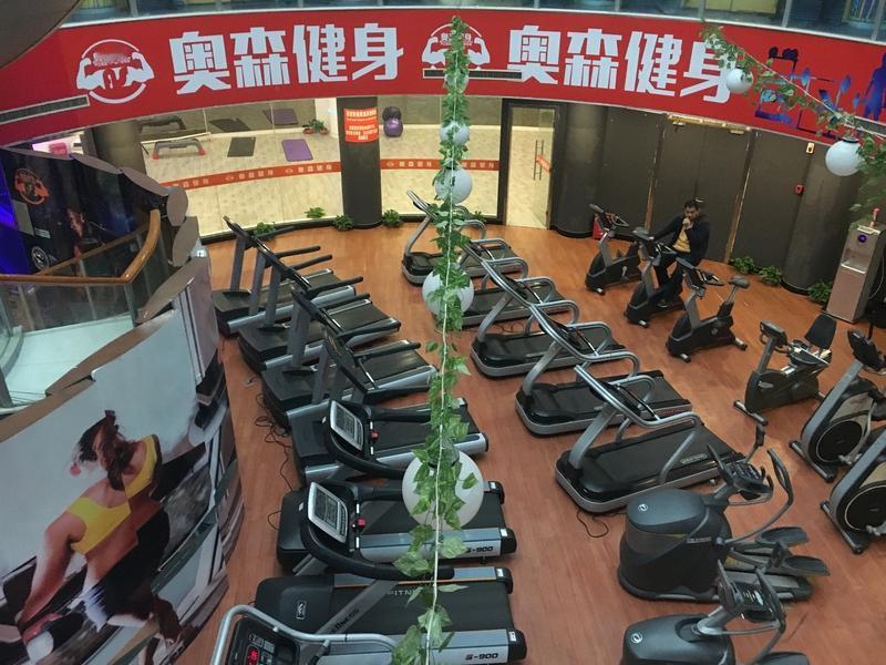 我所在城市实体店倒闭的还挺多，尤其是餐饮店。为啥店不好弄呢？首先，消费选择太多