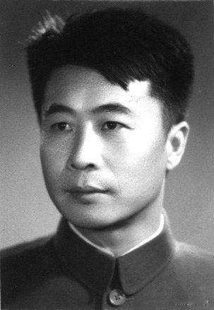 1957年，《林海雪原》火遍全国，罗荣桓亲自拍板决定：把作者重新调回部队，恢复军