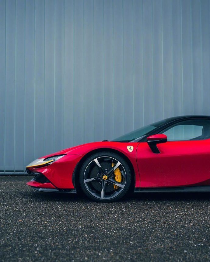 红白双拼色法拉利FerrariSF90，太帅了！汽车资讯