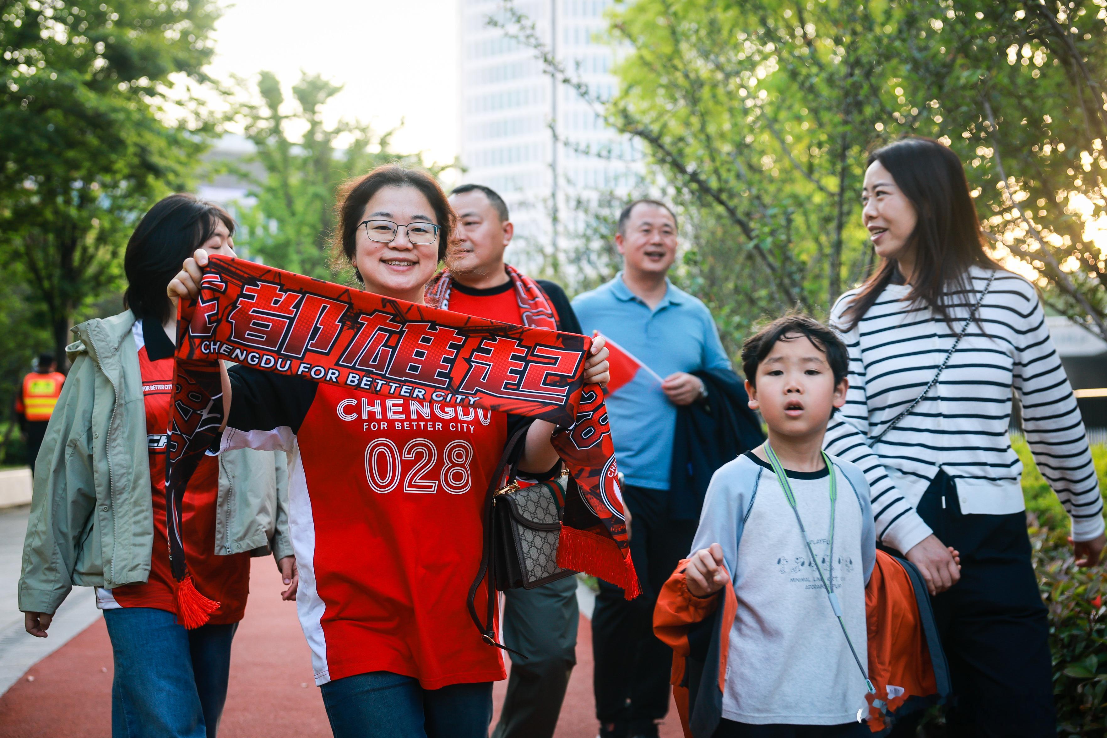 太精彩了，这场沪渝大战，戏剧性拉满。祝贺成都蓉城提前夺得2026赛季中超联赛冠军