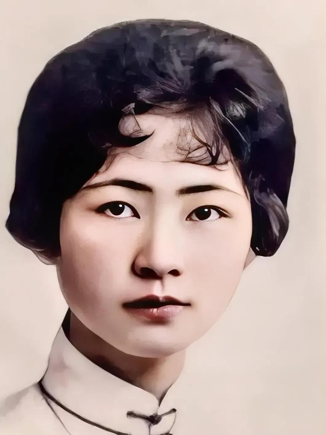 林徽因最通透的一段话：“人生总在祈求圆满，觉得好茶需要配好壶，好花需要配好