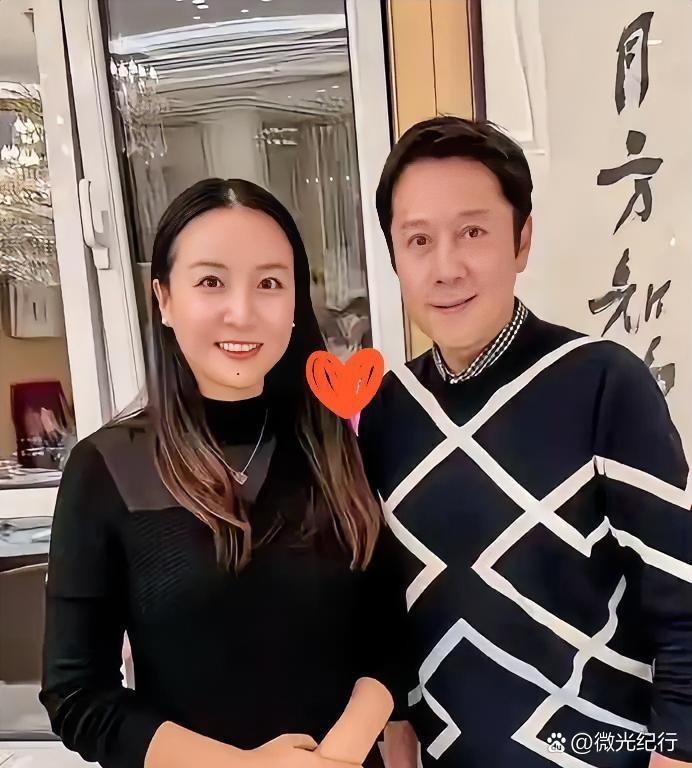 蔡国庆的日程表里，家只是个中转站。秦娟成了这个站点的首席执行官。1987年进歌