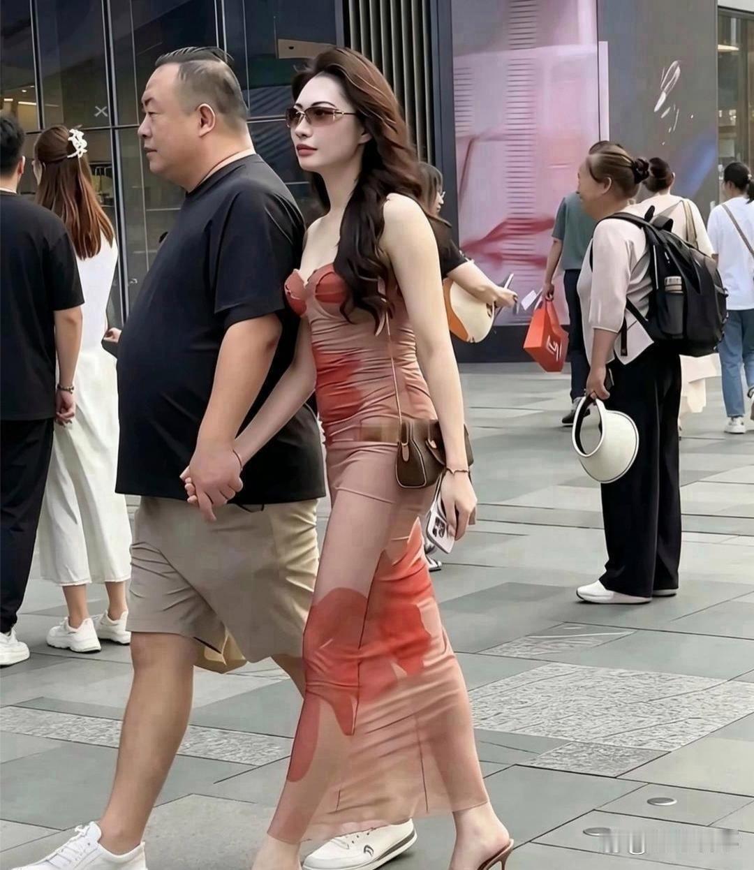 唉，又一颗好白菜被拱了，好可惜啊！