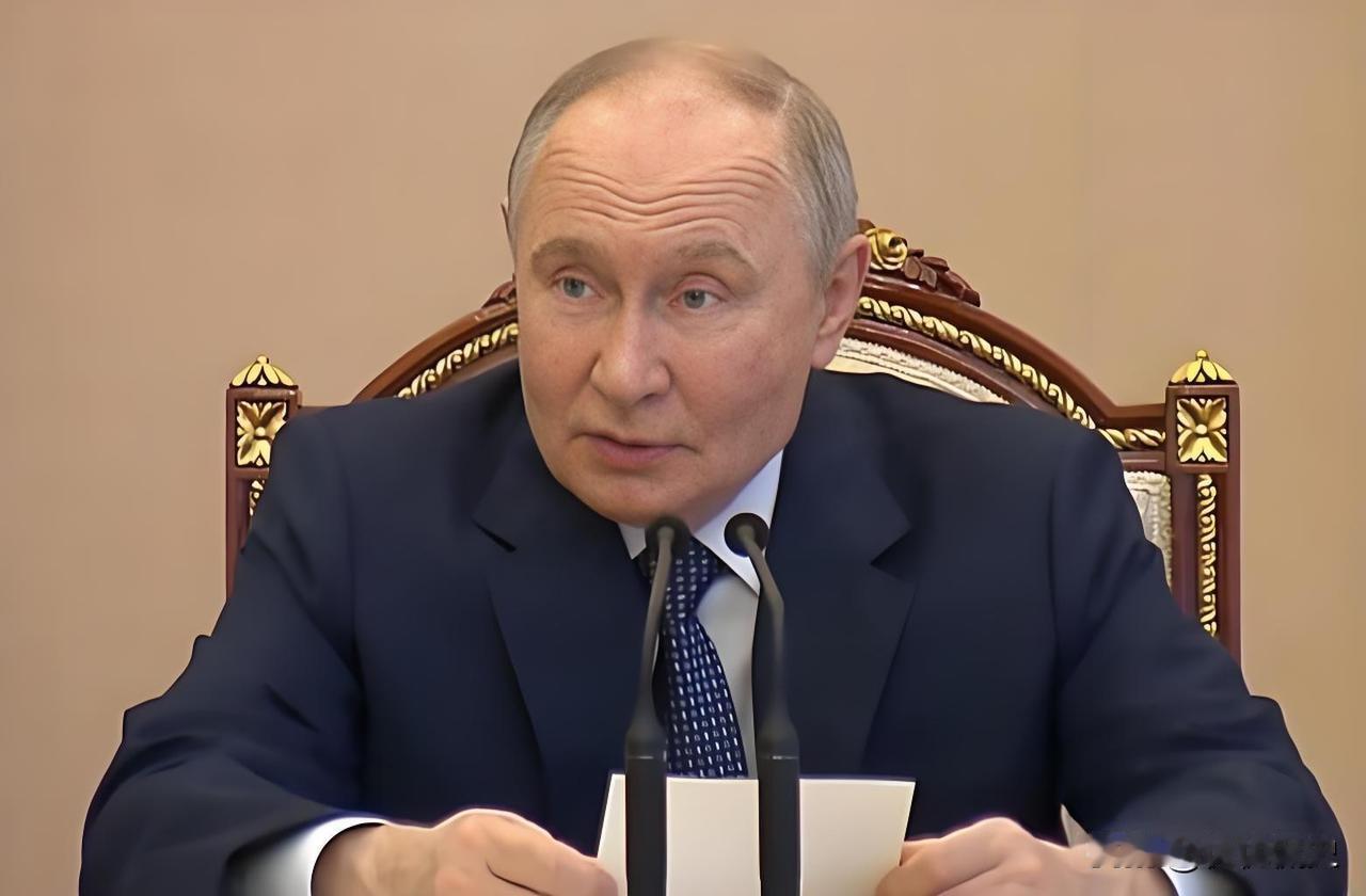 普京当着全球记者的面，轻描淡写地扔下一句话。他说：“如果欧洲真敢动手，那很快，你