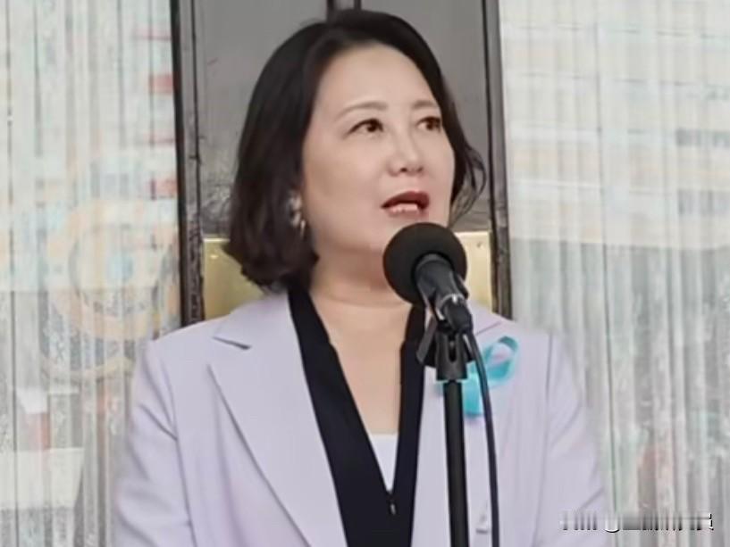 民进党立委吴思瑶今（21日）在脸书发文妄称，拜蓝白所赐，陆委会媒宣费到年底只剩1