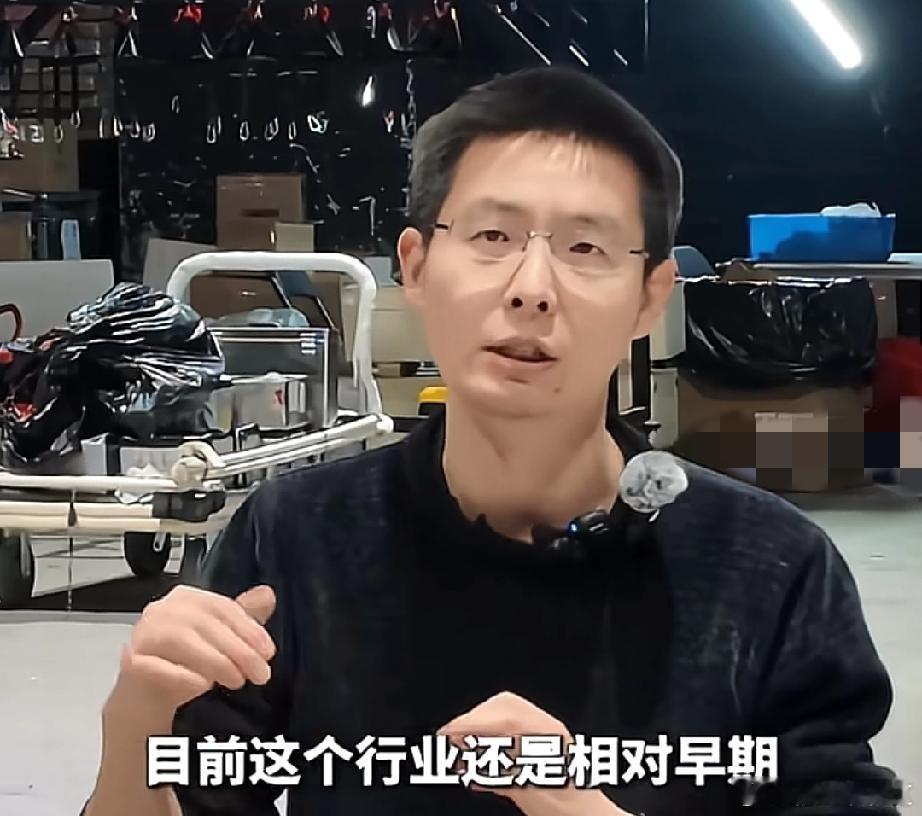 王兴兴回应了什么时候机器人能进入到千家万户。今年过年晚会最出圈的无疑是机器人，多