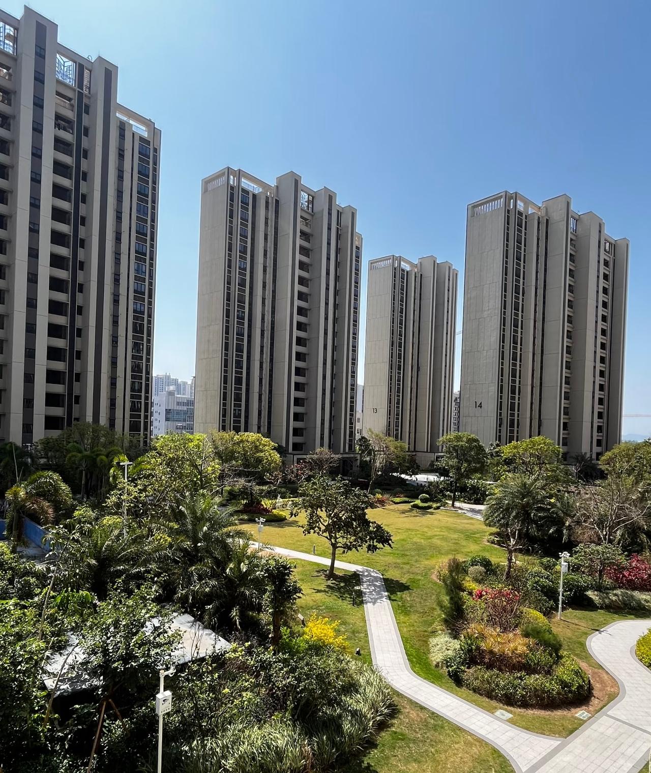 现在谁高兴都不如我姐高兴，正赶上孩子毕业买房娶媳妇的时候。前几年发愁，好地