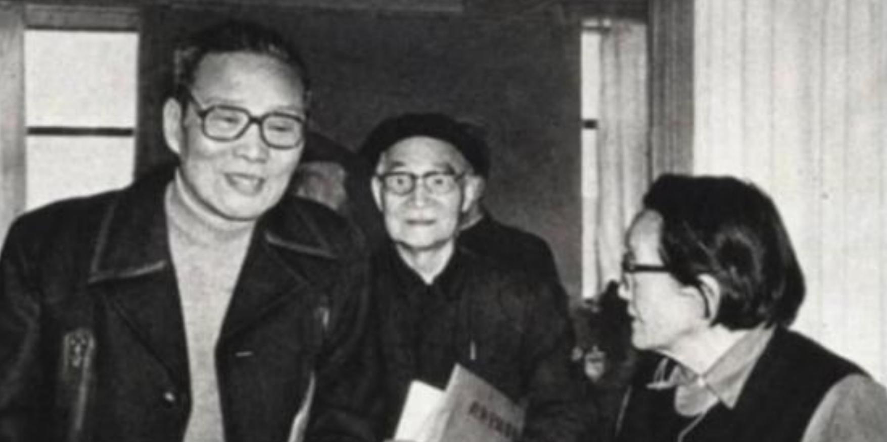 1958年，沈醉在天安门参加国庆阅兵，瞥见主席身旁一位女子，顿时惊出一身冷汗！