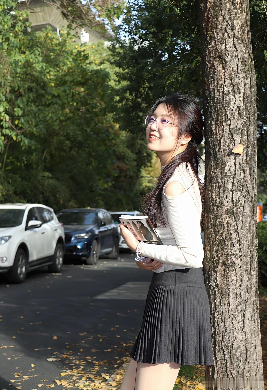 一枝红杏出墙来了