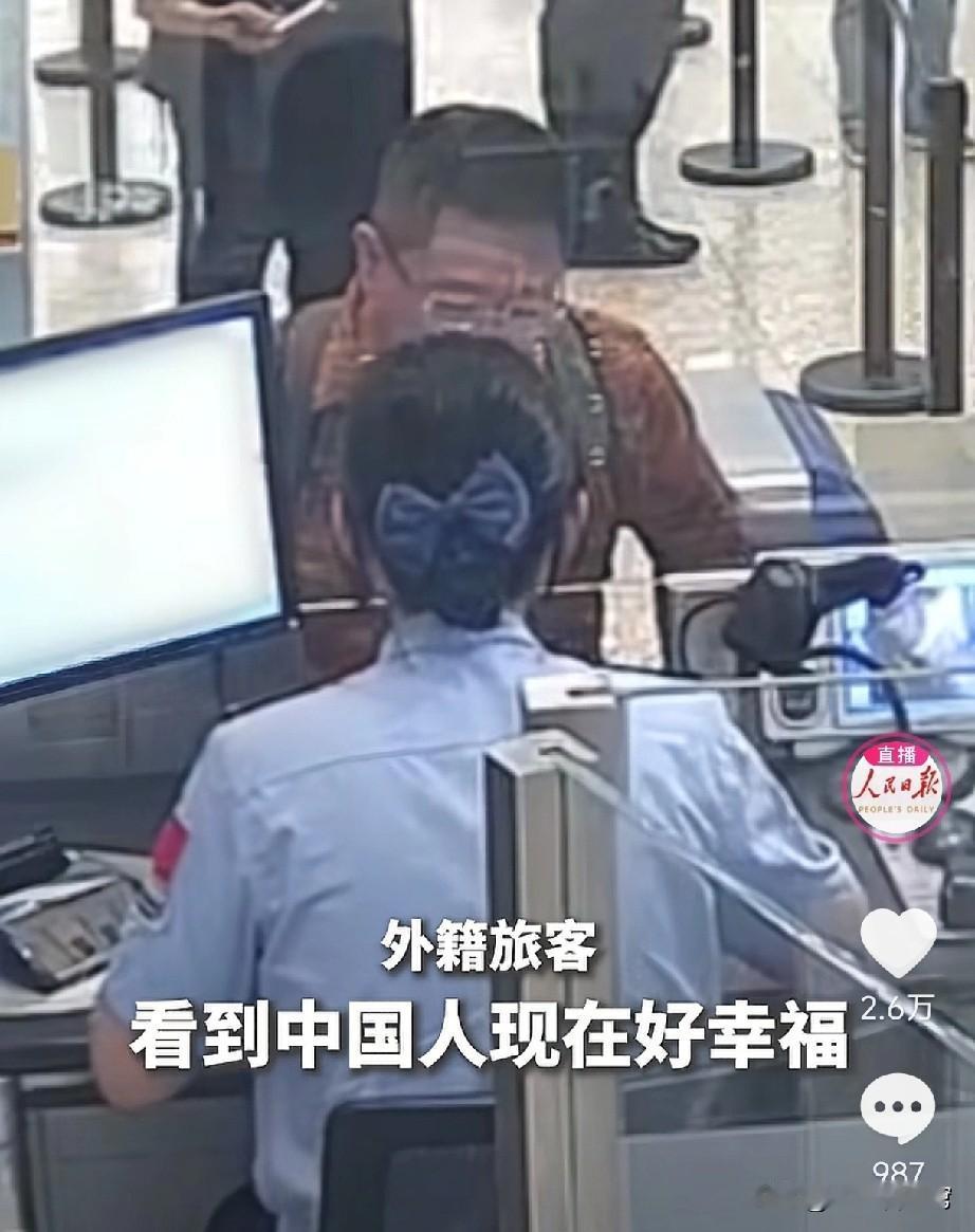 目光短浅！网友回复太霸气！马来西亚一游客结束国庆旅游回国，登机前检票对中国赞不绝