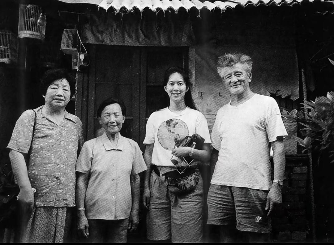 张纯如和南京大屠杀幸存者，一张罕见的合影，这张照片拍摄于1995年夏天，地点在南