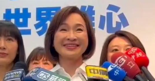 素有高雄政坛有“阿姑”之称的国民党前议长曾丽燕，10日晚间在小区联合发展协会大会