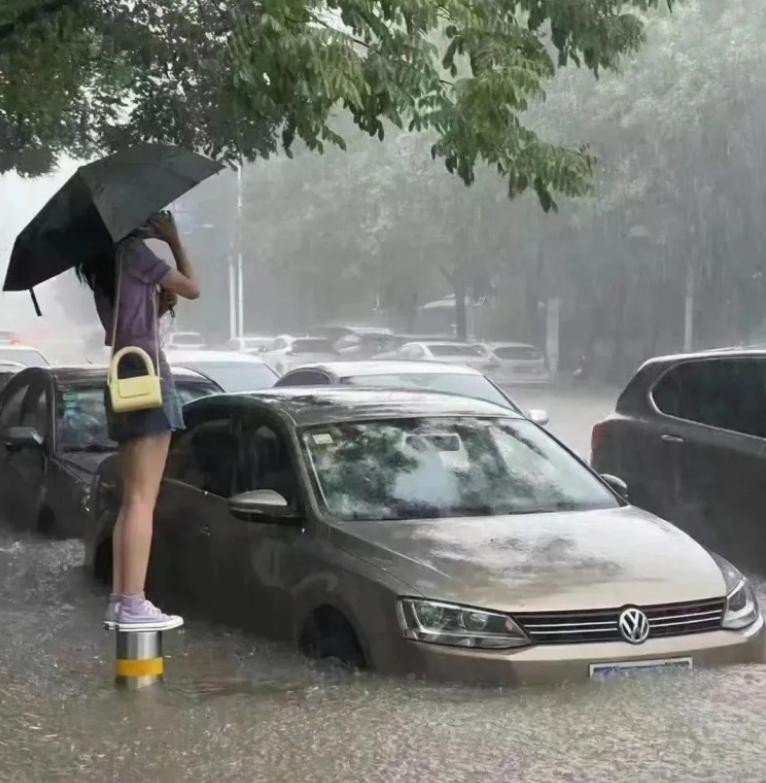 你有没有发现，到了下雨天，想打到一辆车真是太难了。我上次下雨天，等了30分钟才