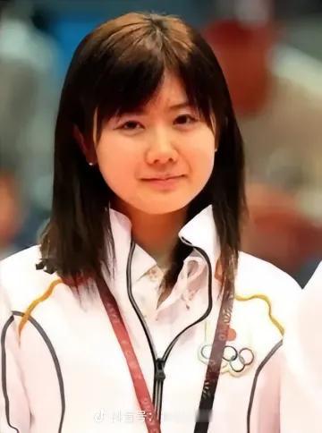 福原爱离婚：一场以退为进的绝地求生当年福原爱与江宏杰的离婚闹剧，舆论几乎一